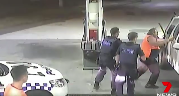 The Two Legends and Two Cops Try to Stop the Thug Escaping