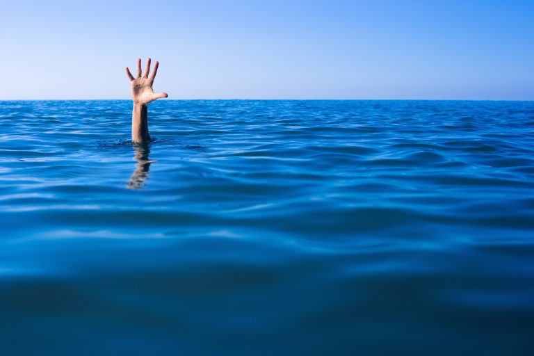 Ex Navy Seal Explains How To Survive If Someone Is trying To Drown You