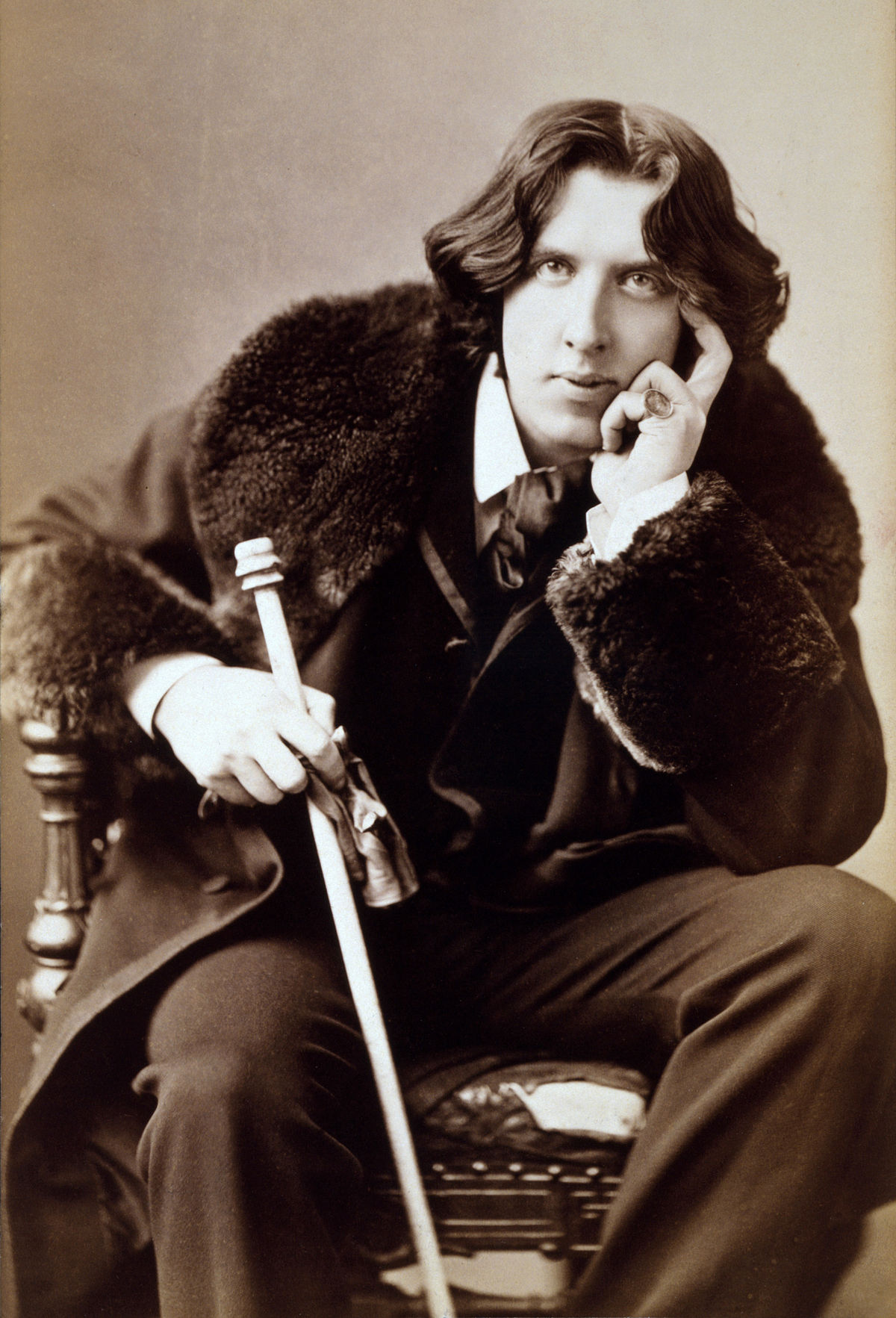 Wilde for the mummified dick