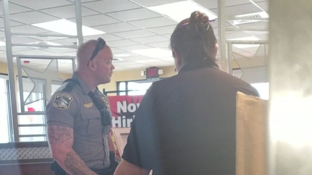 ​US Cop Called To Remove Homeless Man From Restaurant Takes A Different Direction Instead