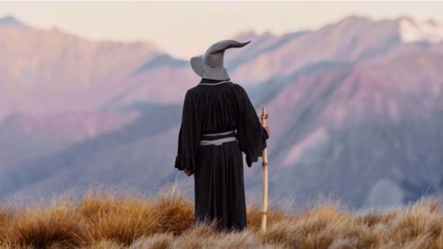 Lord of the Rings fan travels around New Zealand dressed in Gandalf costume