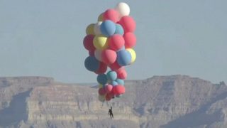 Stuntman David Blaine soars 25,000 feet holding helium balloons
