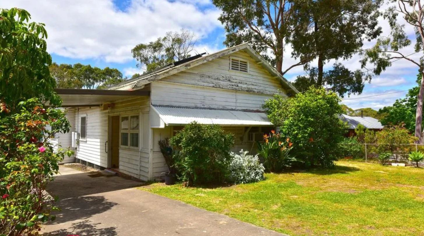 Real estate listing photos are creeping out house-hunters in Oz City