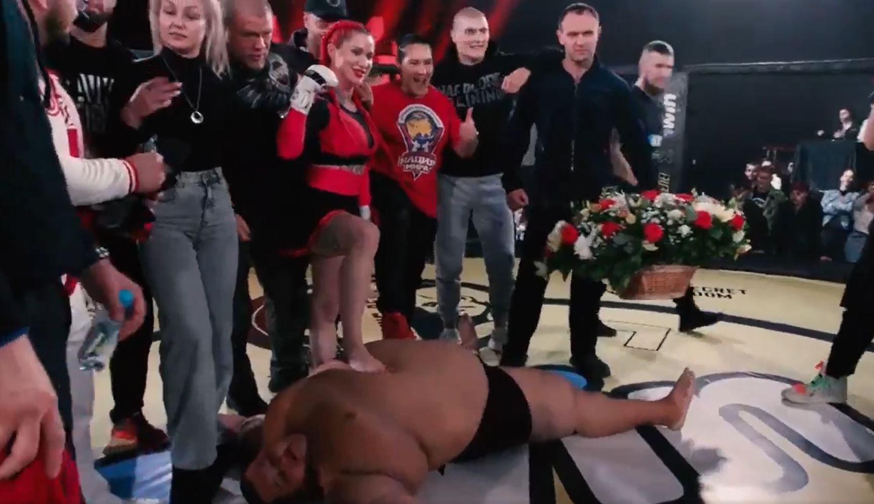 60kg female MMA fighter finishes 240kg YouTuber in Russia.