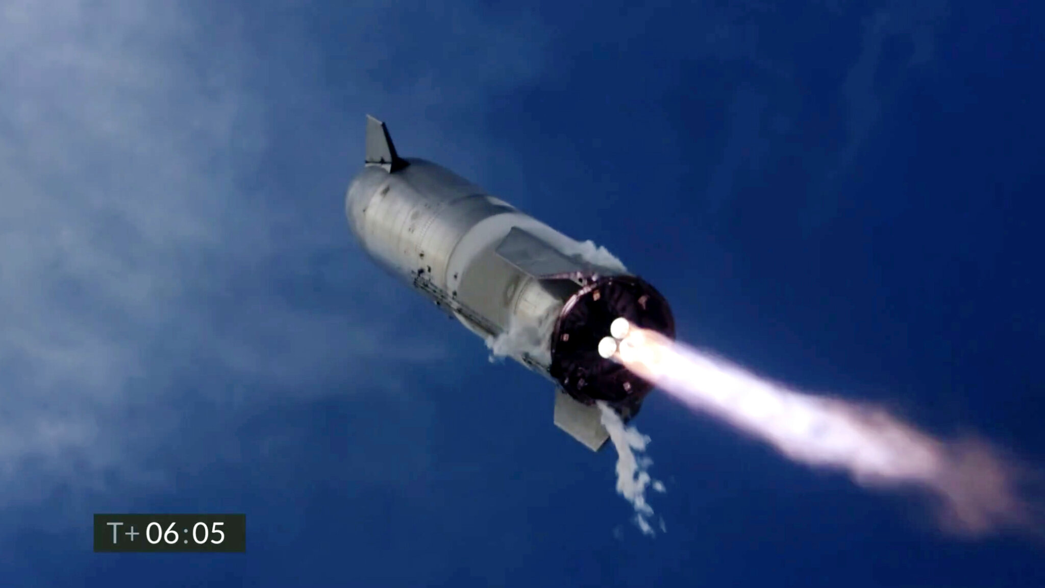 Latest SpaceX test flight nails the landing but still bursts into flames