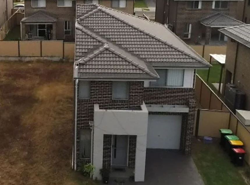Builders of $700k “half-house” explain WTF went wrong