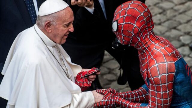 Spiderman meets the Pope and is recognised for his good work!