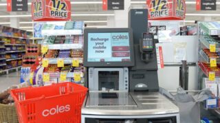 Young cashier’s act blows away shoppers